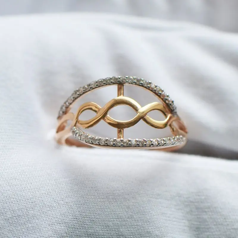 Кольцо декоративное из комбинированного золота