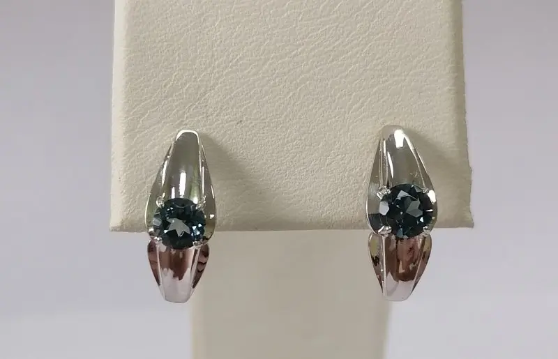 Серьги с английским замком из серебра