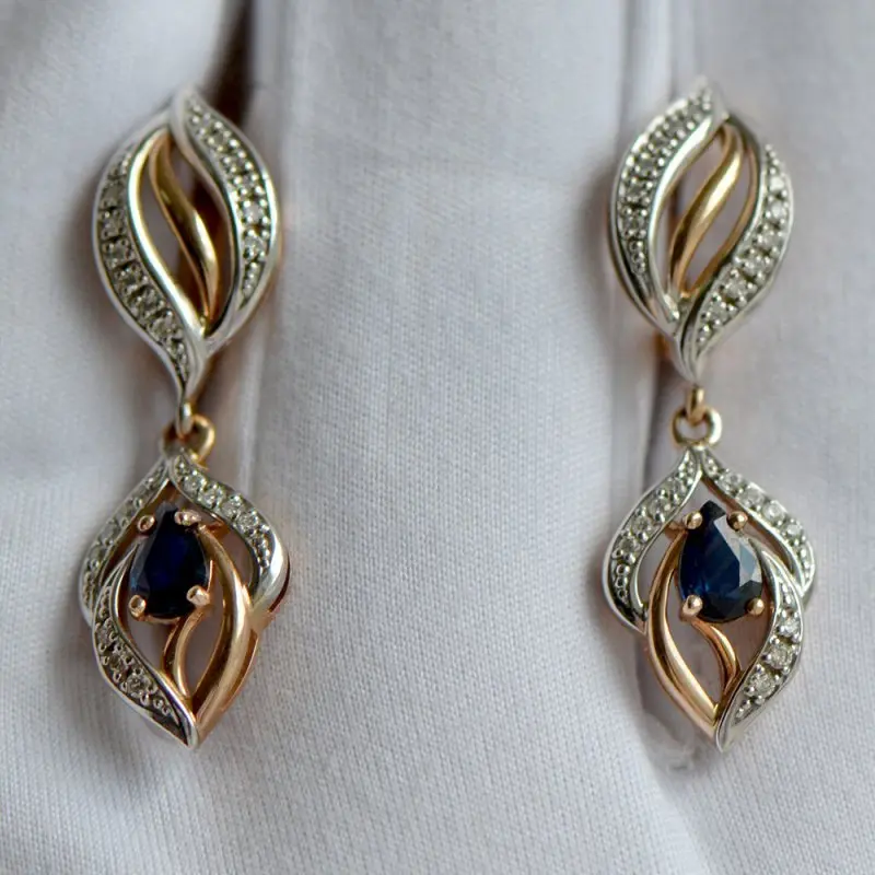 Серьги подвесные из комбинированного золота