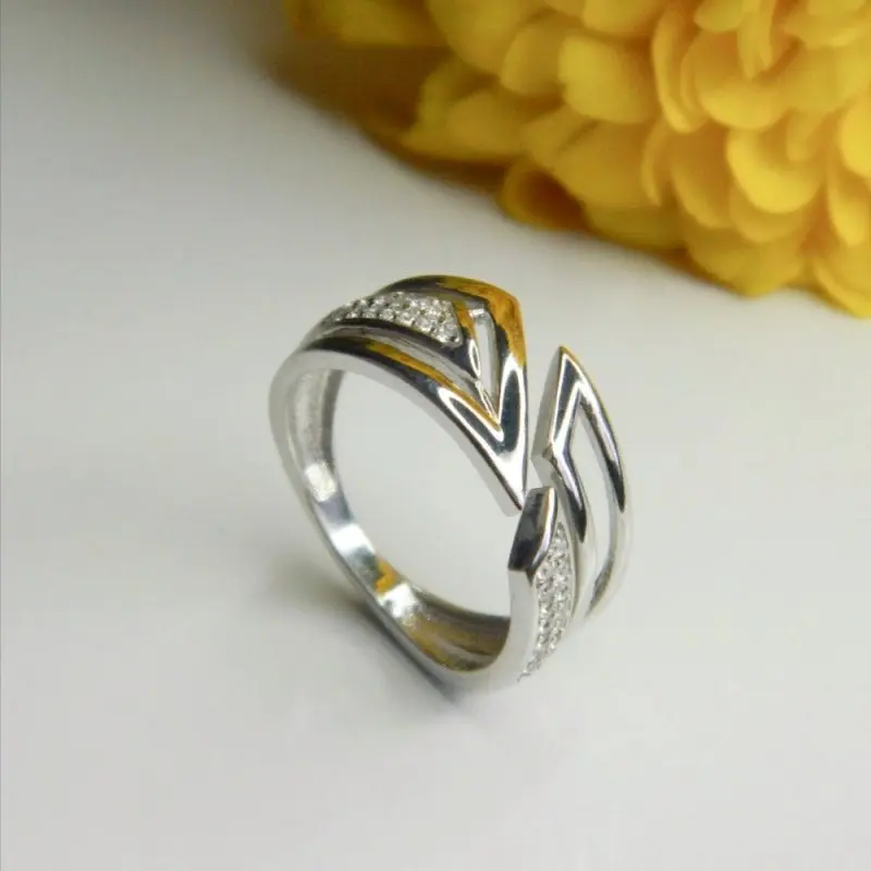 Кольцо декоративное из серебра