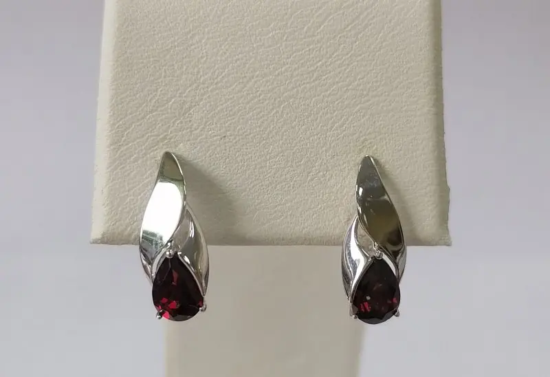 Серьги с английским замком из серебра