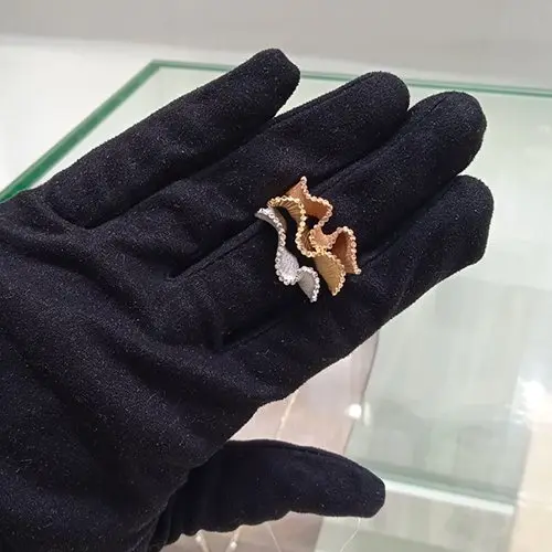 Кольцо декоративное из комбинированного золота