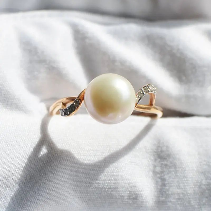 Кольцо декоративное из комбинированного золота