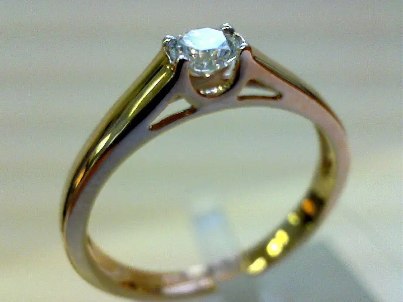 Кольцо помолвочное из комбинированного золота