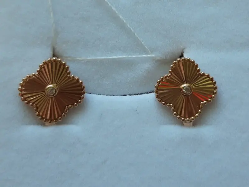 Серьги с английским замком из красного золота