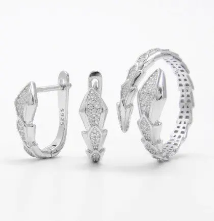 Серьги с английским замком из серебра