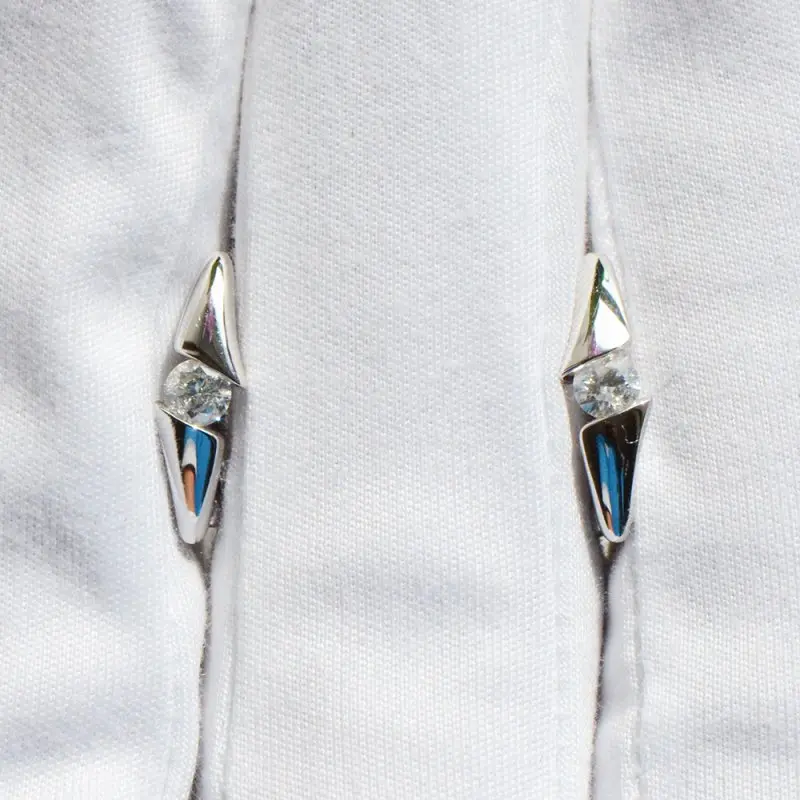 Серьги с английским замком из белого золота