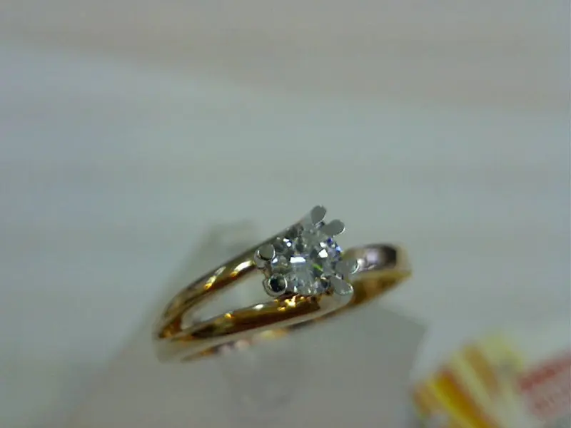 Кольцо помолвочное из комбинированного золота