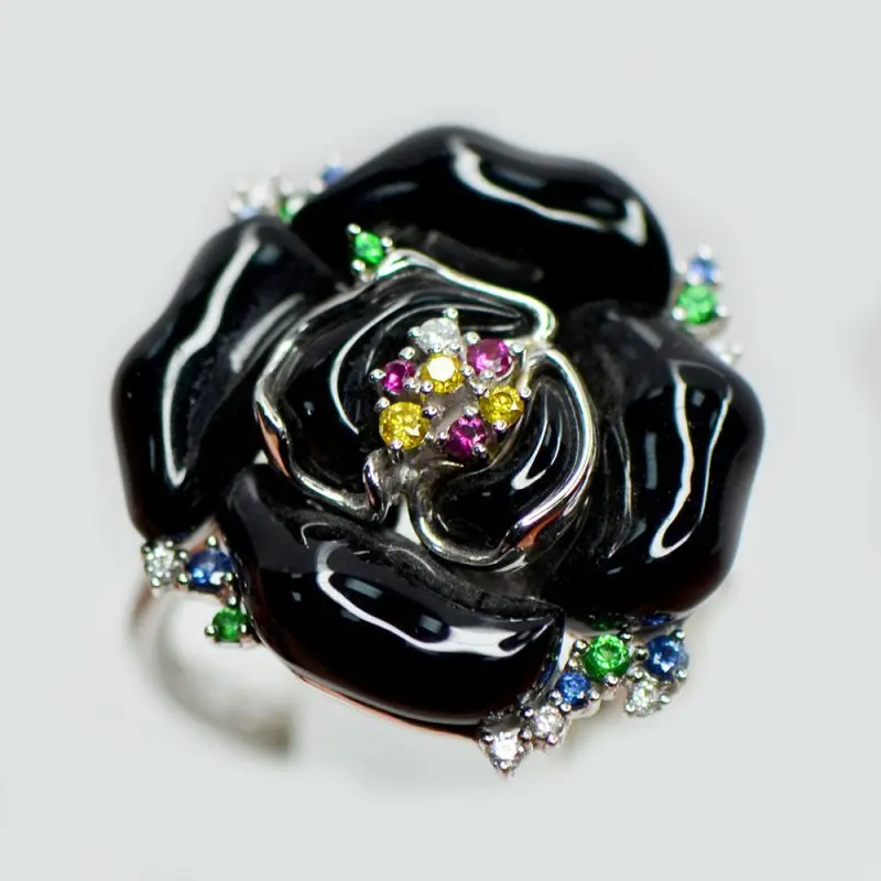 Кольцо декоративное из белого золота