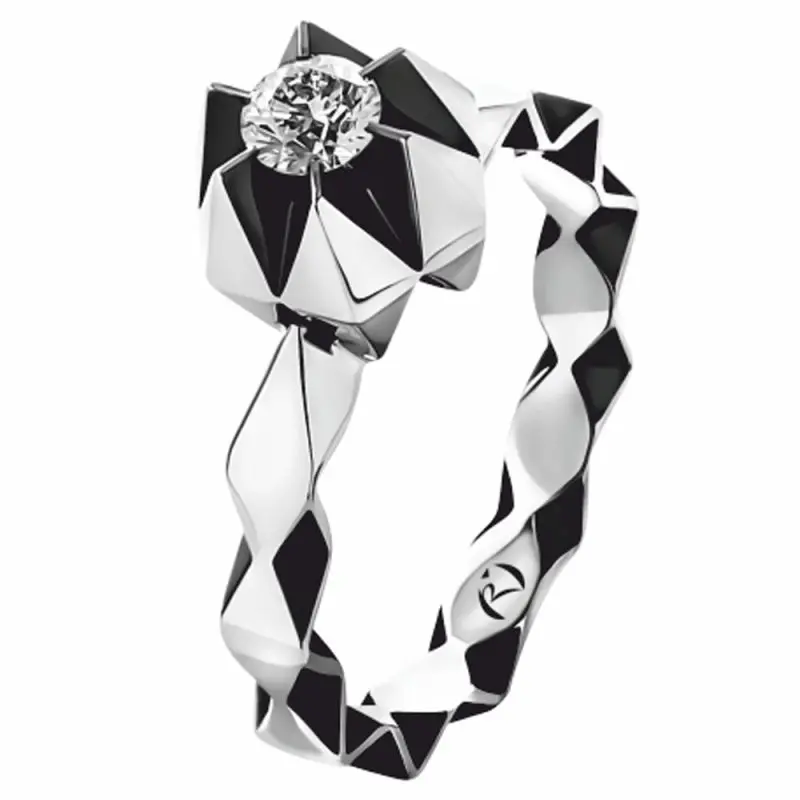 Кольцо декоративное из белого золота