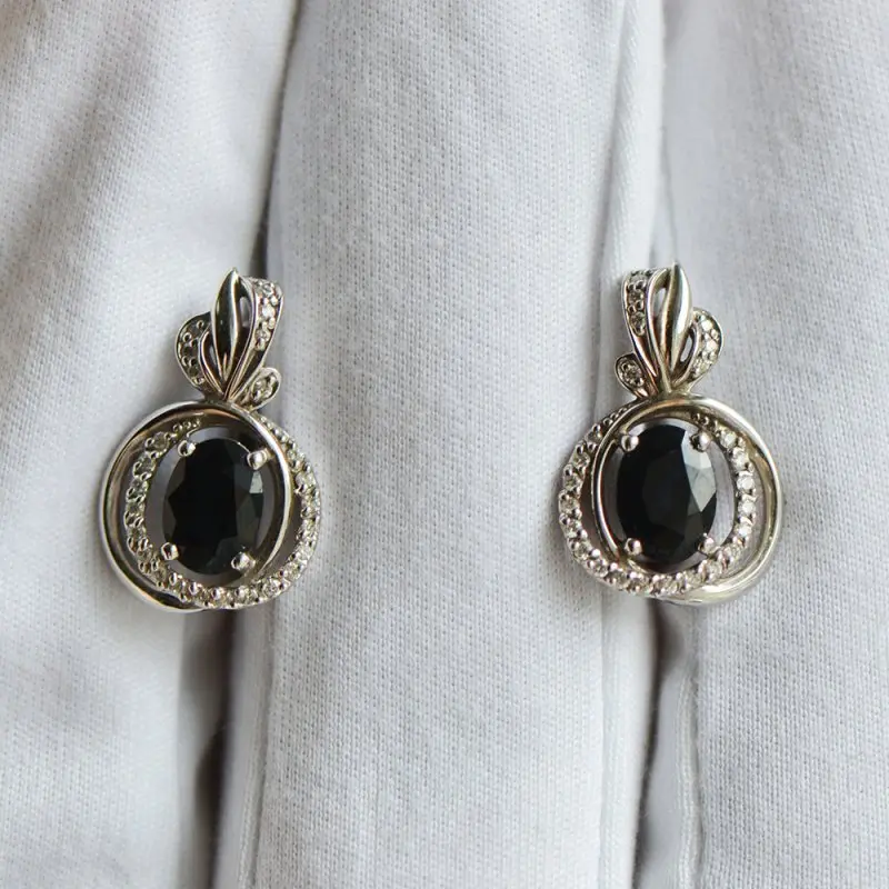 Серьги с английским замком из белого золота