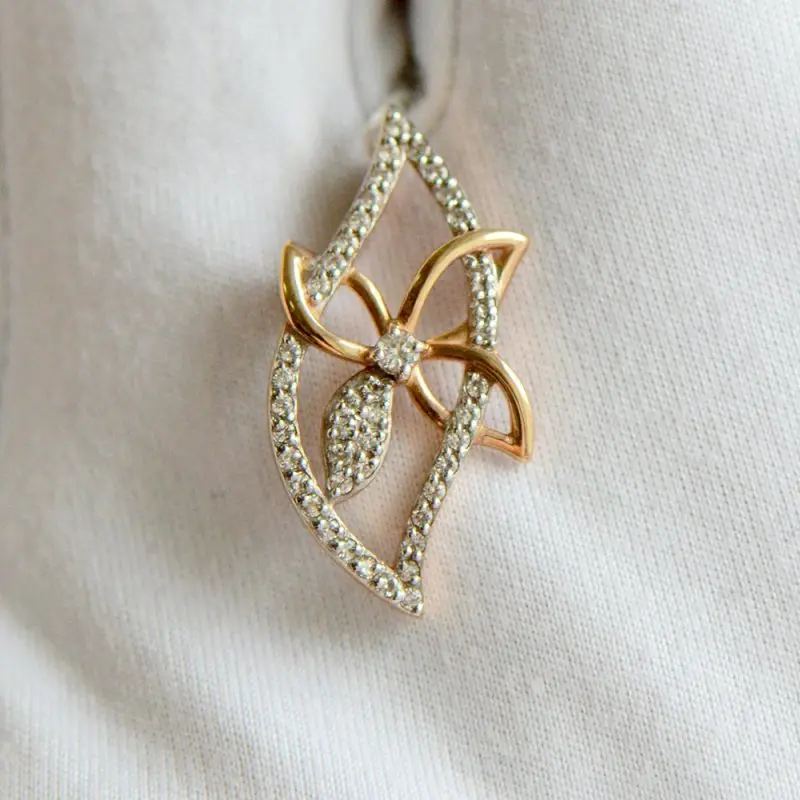 Подвеска декоративная из красного золота