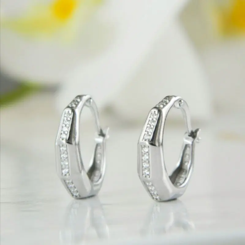 Серьги с английским замком из серебра