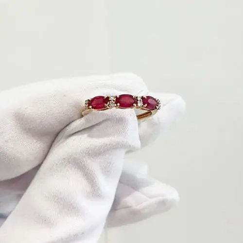 Кольцо декоративное из красного золота с рубинами