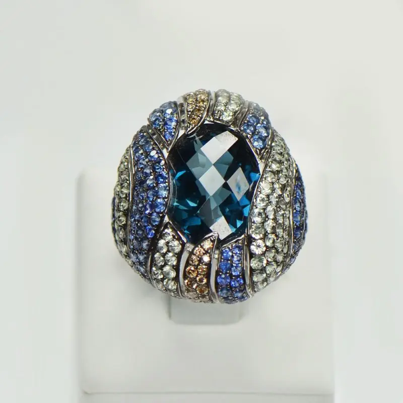 Кольцо декоративное из белого золота