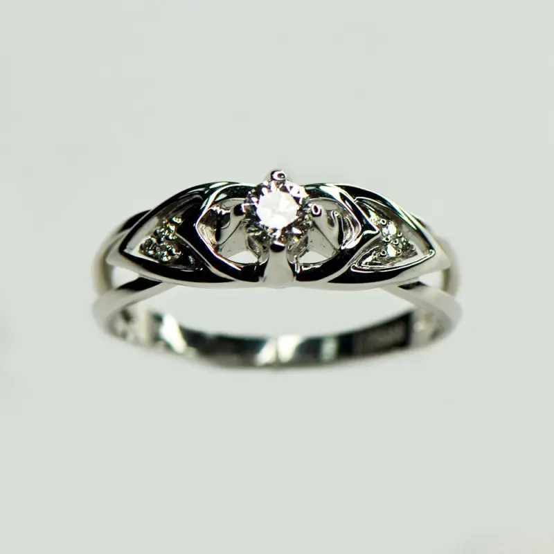 Кольцо декоративное из белого золота