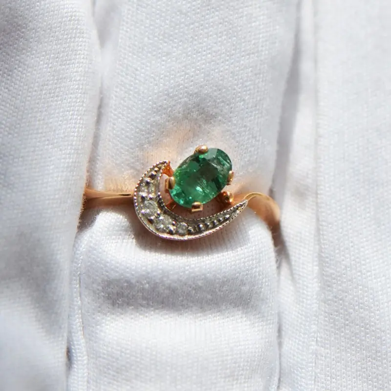 Кольцо декоративное из комбинированного золота