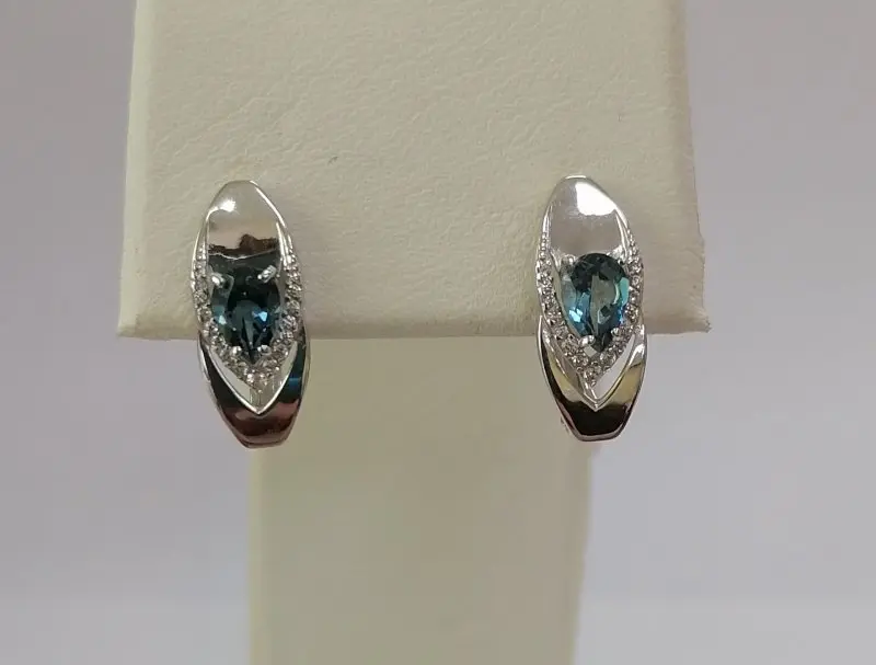 Серьги с английским замком из серебра