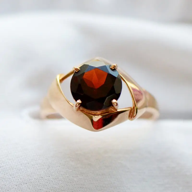 Кольцо декоративное из красного золота