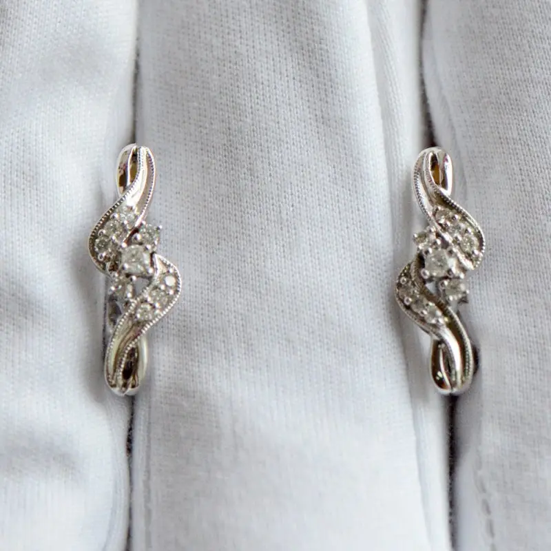 Серьги с английским замком из белого золота