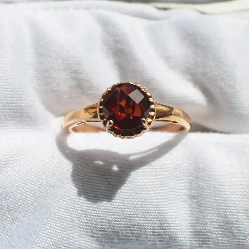 Кольцо декоративное из красного золота