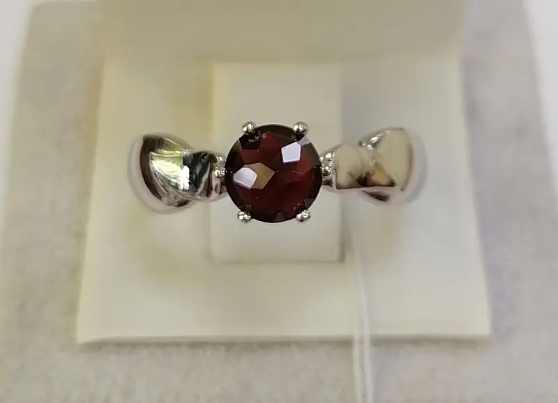 Кольцо декоративное из серебра