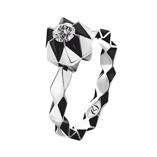 Кольцо декоративное из белого золота