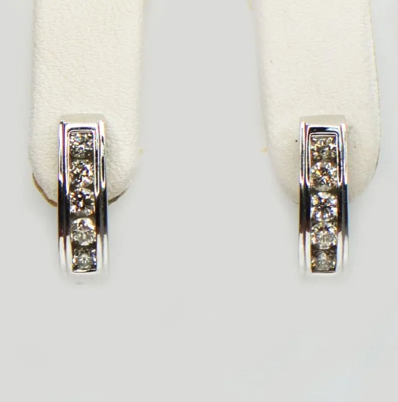 Серьги с английским замком из белого золота