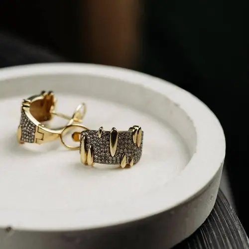 Серьги с английским замком из желтого золота