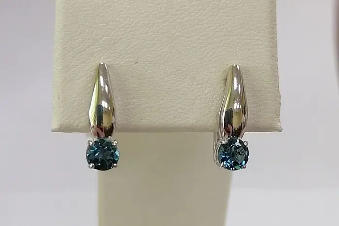 Серьги с английским замком из серебра