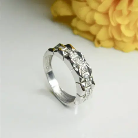 Кольцо декоративное из серебра