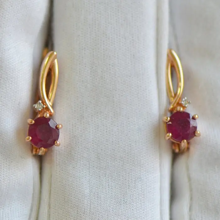 Серьги с английским замком из красного золота