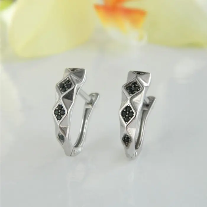 Серьги с английским замком из серебра