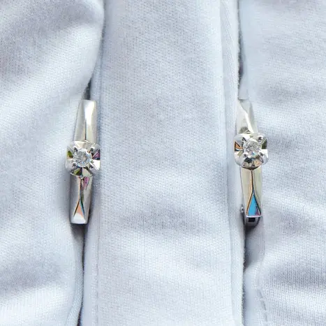 Серьги с английским замком из белого золота