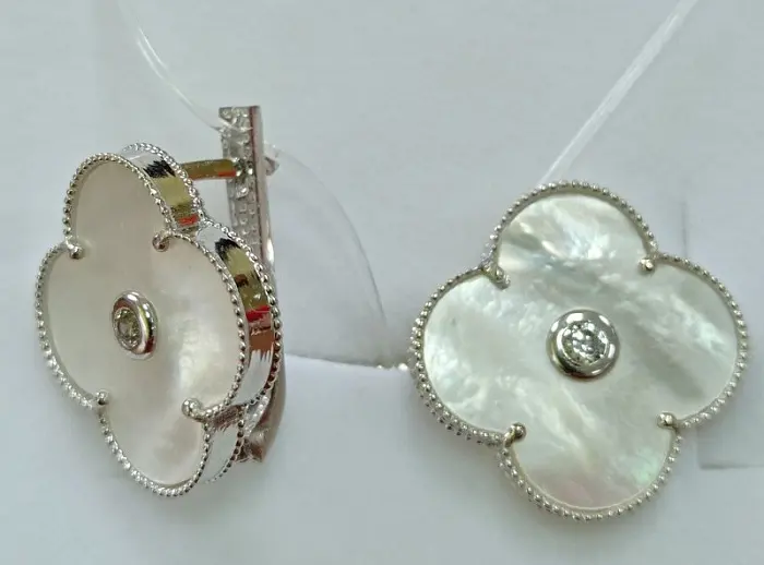 Серьги с английским замком из белого золота