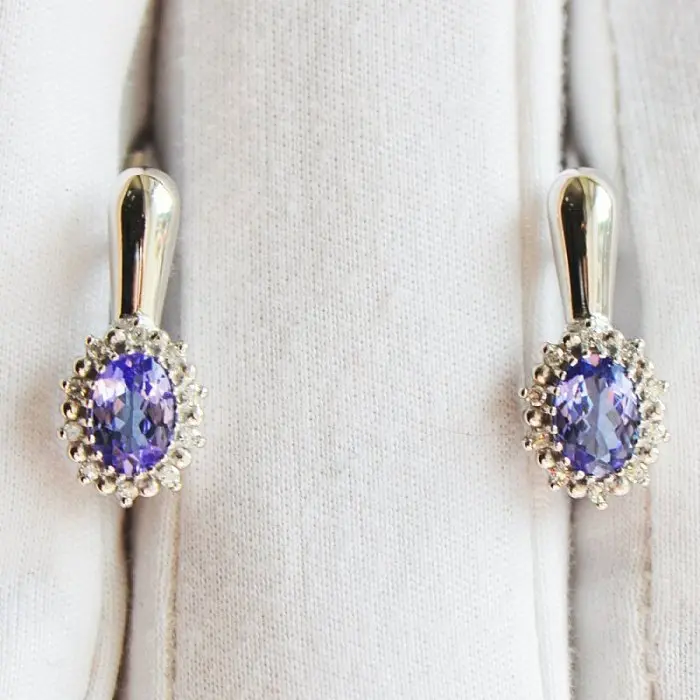 Серьги с английским замком из красного золота с изумрудами