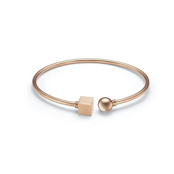 Браслет жесткий из красного золота