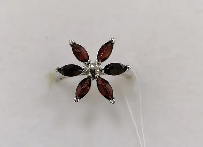 Кольцо декоративное из серебра