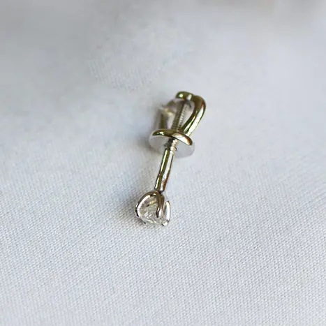 Серьги одиночные из белого золота