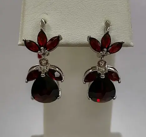Серьги подвесные из серебра с гранатами