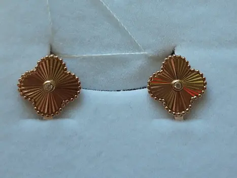 Серьги с английским замком из красного золота