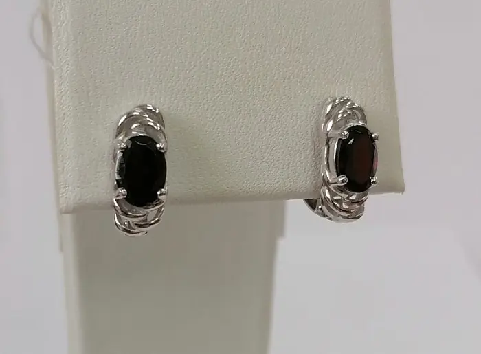 Серьги с английским замком из серебра