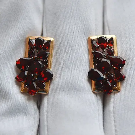 Серьги с английским замком из красного золота