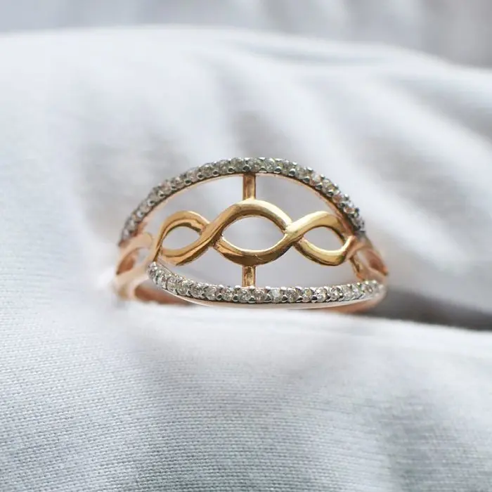 Кольцо декоративное из комбинированного золота