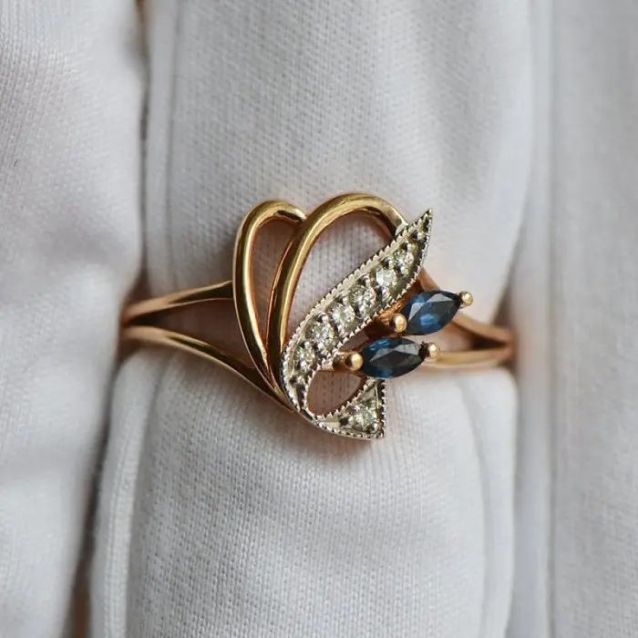 Кольцо декоративное из комбинированного золота