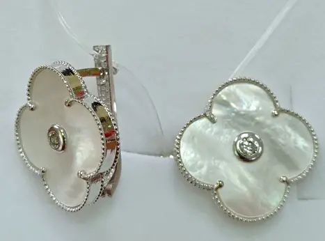 Серьги с английским замком из белого золота