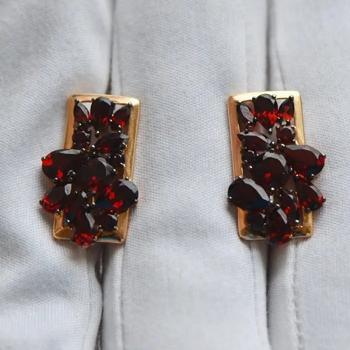 Серьги с английским замком из красного золота