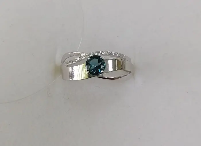 Кольцо декоративное из серебра