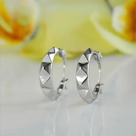 Серьги с английским замком из серебра