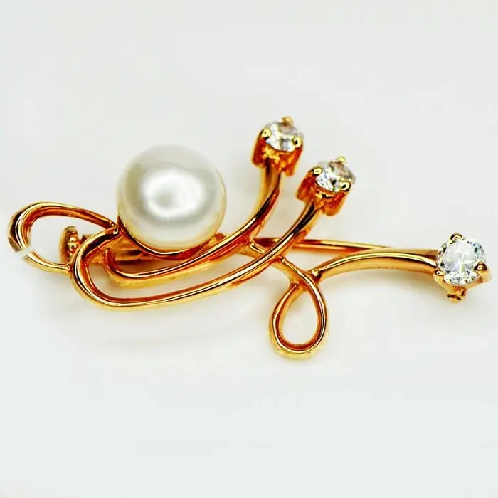 Брошь из красного золота